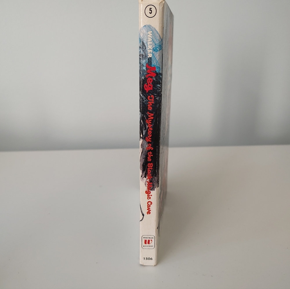 Meg Mystery The Mystery of Black Magic Cave 70s Holly Beth Walker Teen Preteen - Picture 3 of 4